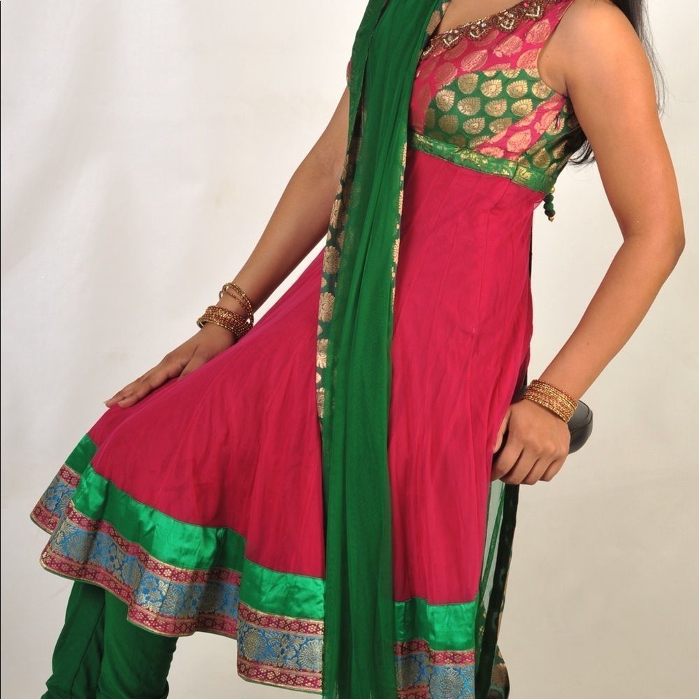 Salwar Kameez - Picture 2 of 6
